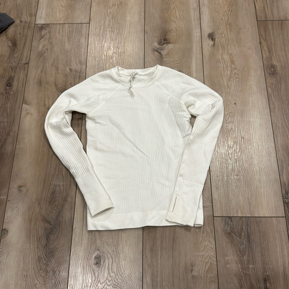 Lululemon top, 6